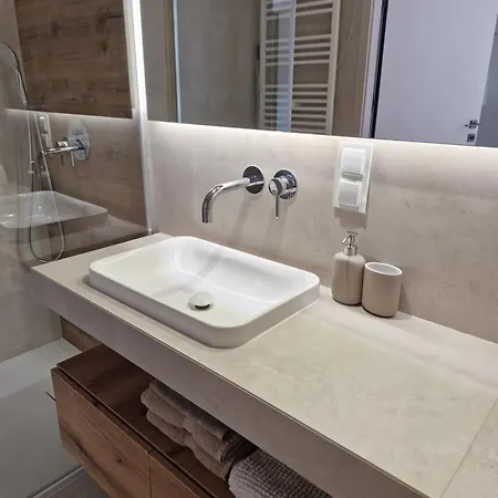 Potockiego Private Parking Self Check-in