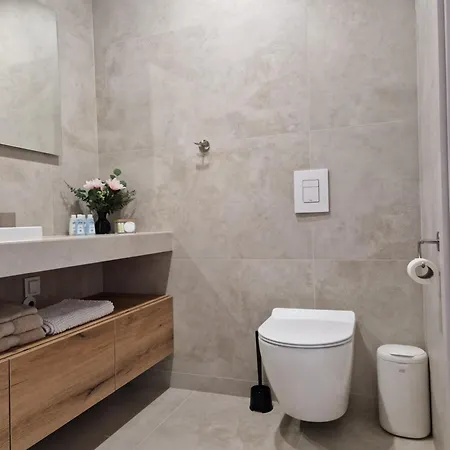 Potockiego Private Parking Self Check-in رشيشوف